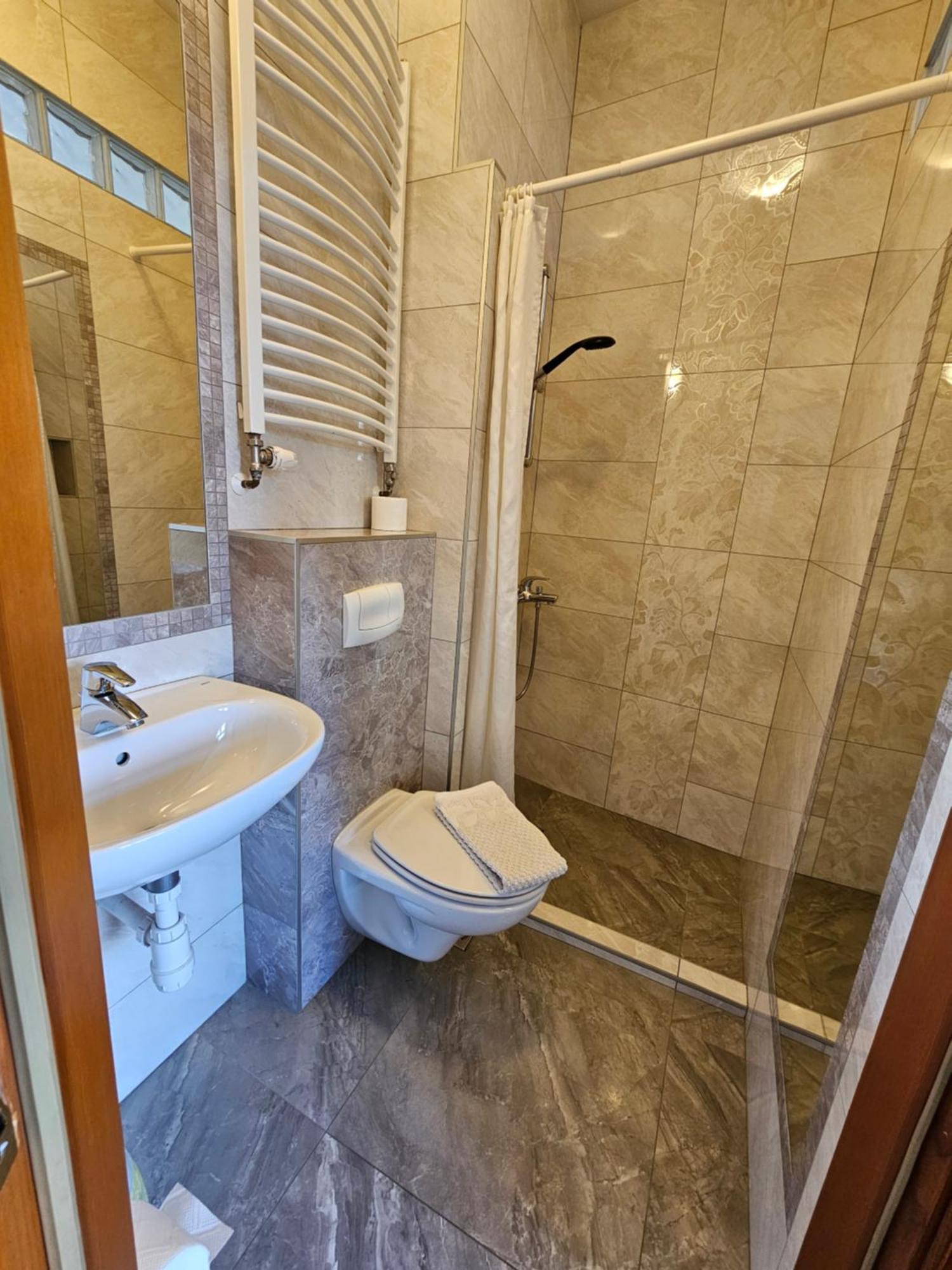 Pokoje I Apartamenty Krupowki 36 ザコパネ エクステリア 写真
